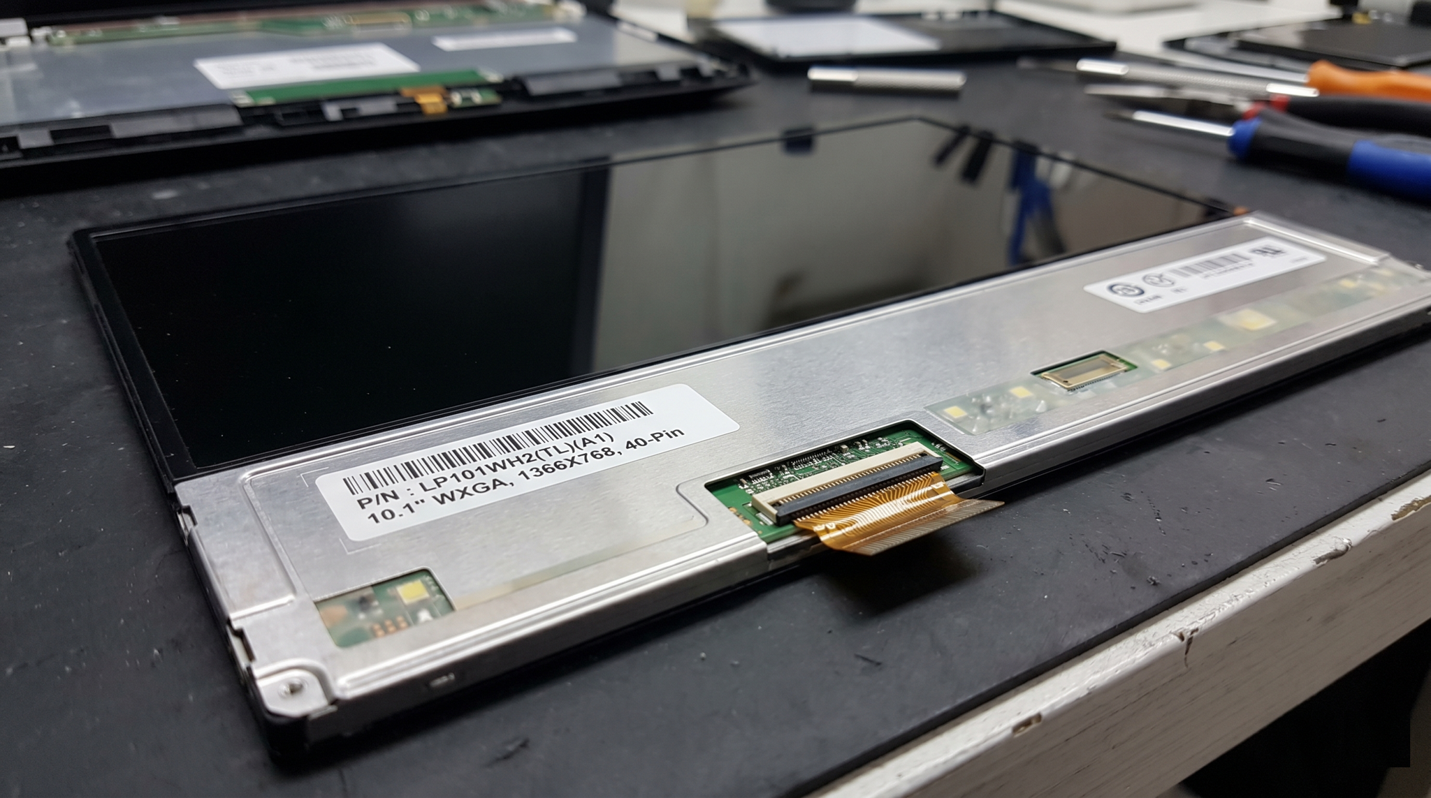 10.1" WXGA LCD Screen - 1366X768 - 40-Pin Bottom-right connector - Slim profile - LED back light - Glossy surface